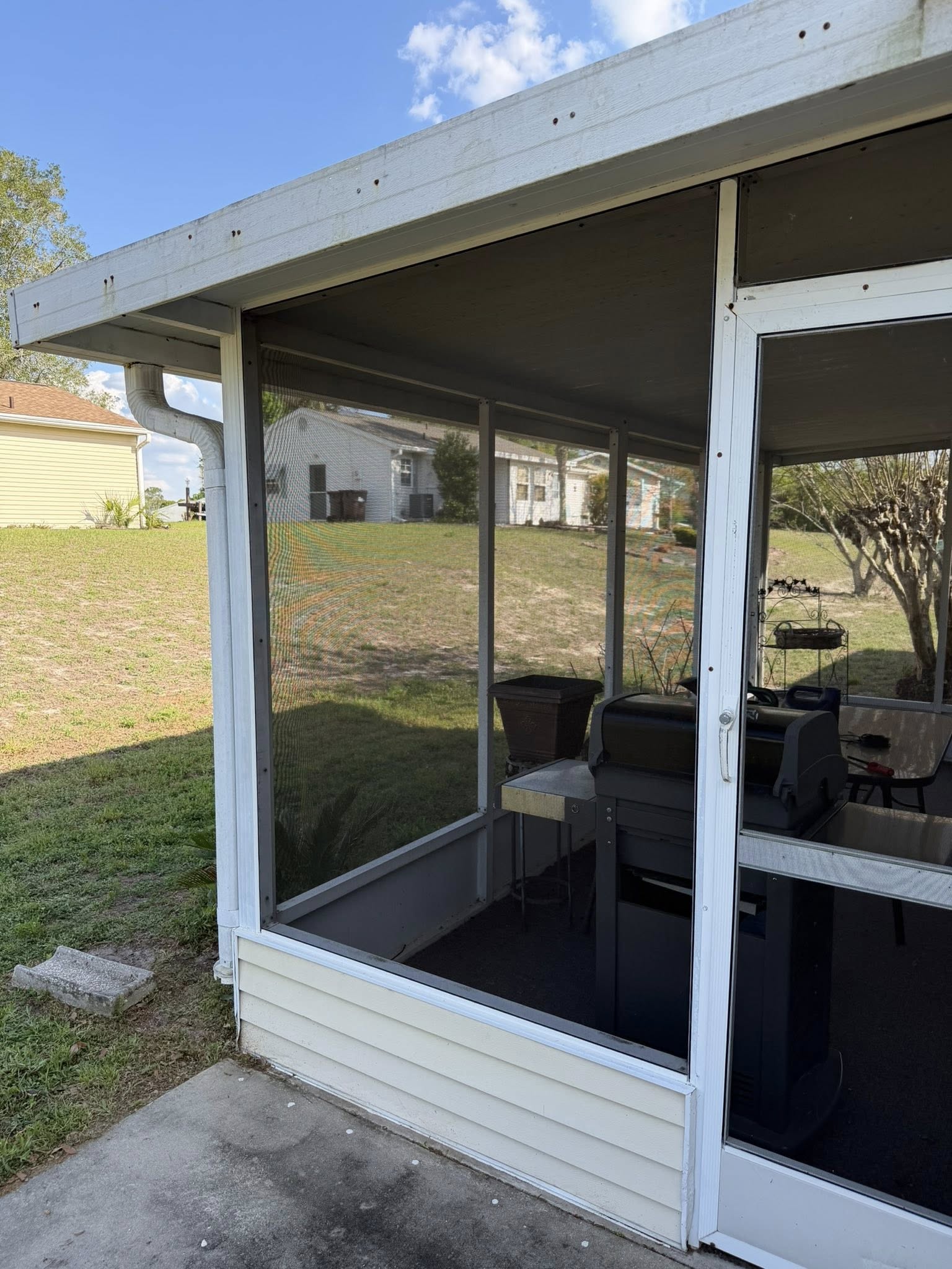 Screen enclosure repair